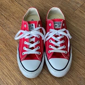 Red low top converse